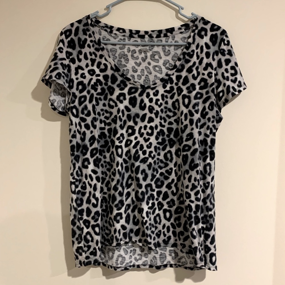 2/$20 🐕 PINK V-Neck Top